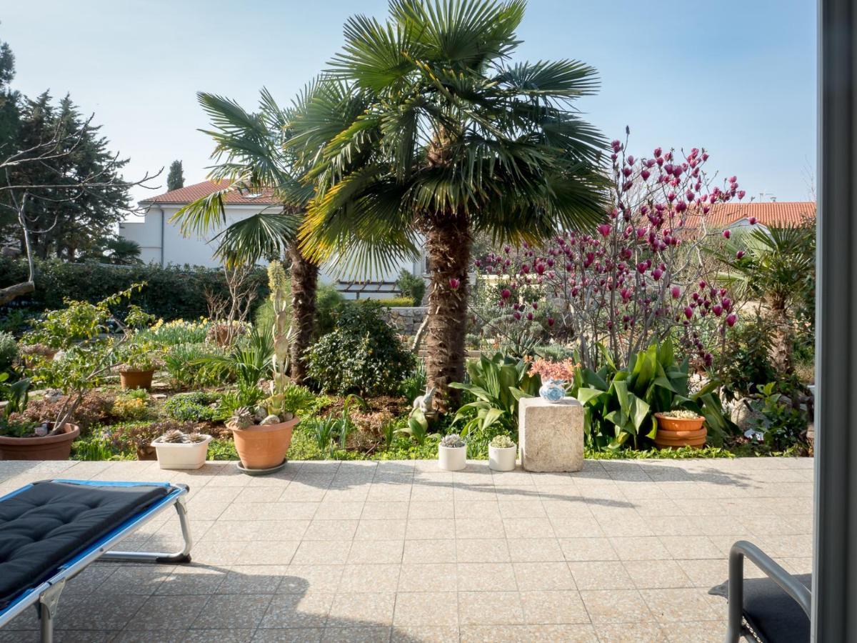 Apartments Summer Bloom Кърк Екстериор снимка