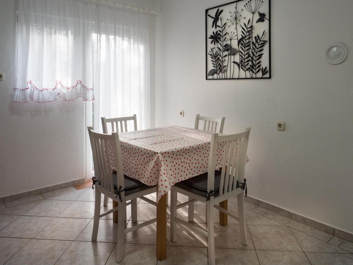 Apartments Summer Bloom Кърк Екстериор снимка