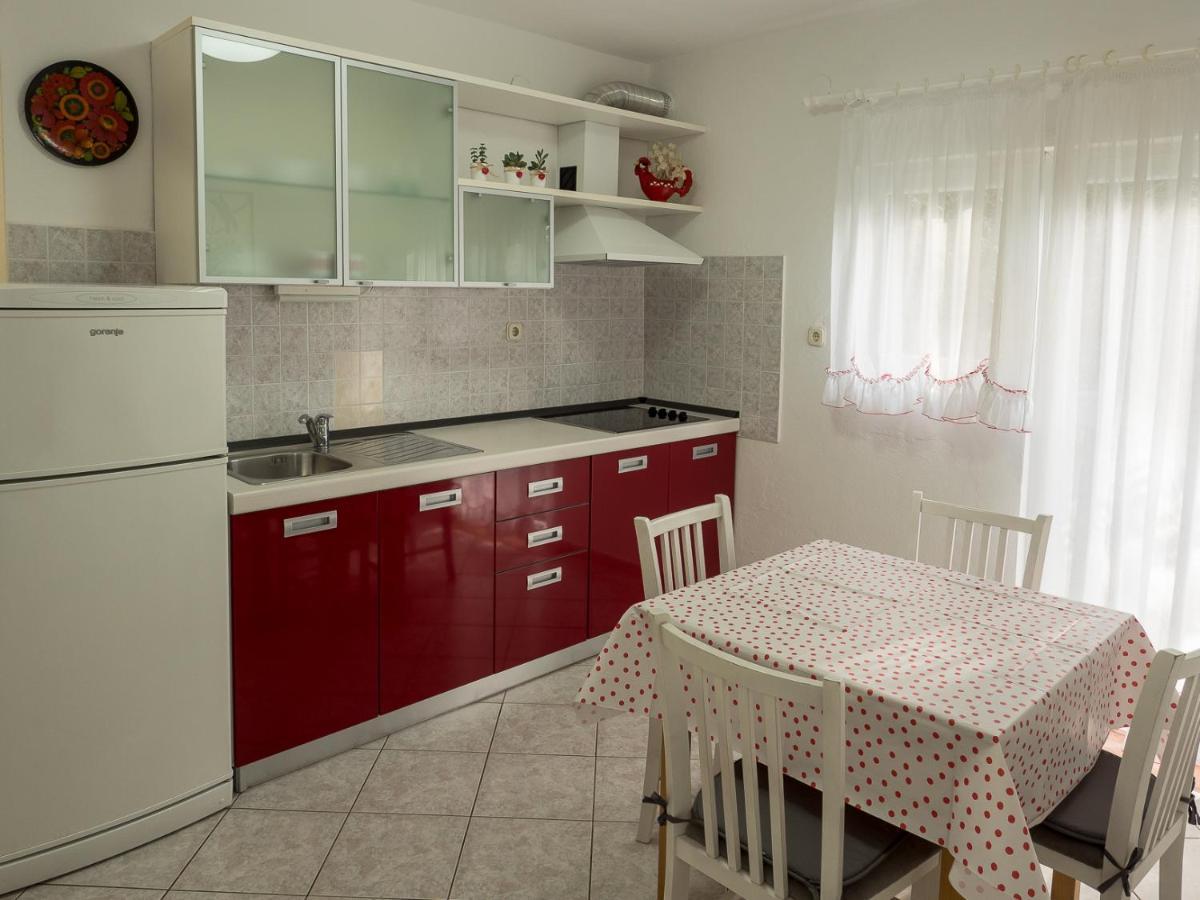 Apartments Summer Bloom Кърк Екстериор снимка