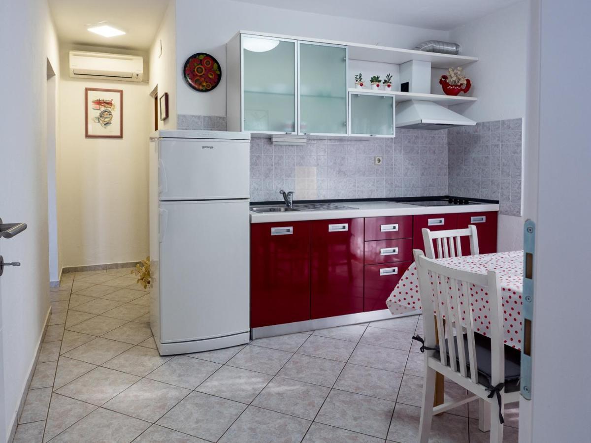 Apartments Summer Bloom Кърк Екстериор снимка