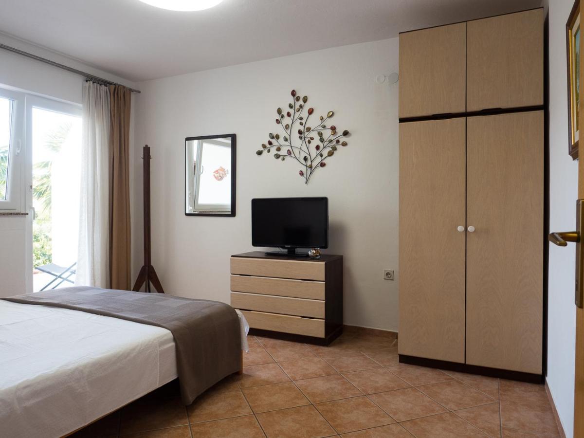 Apartments Summer Bloom Кърк Екстериор снимка