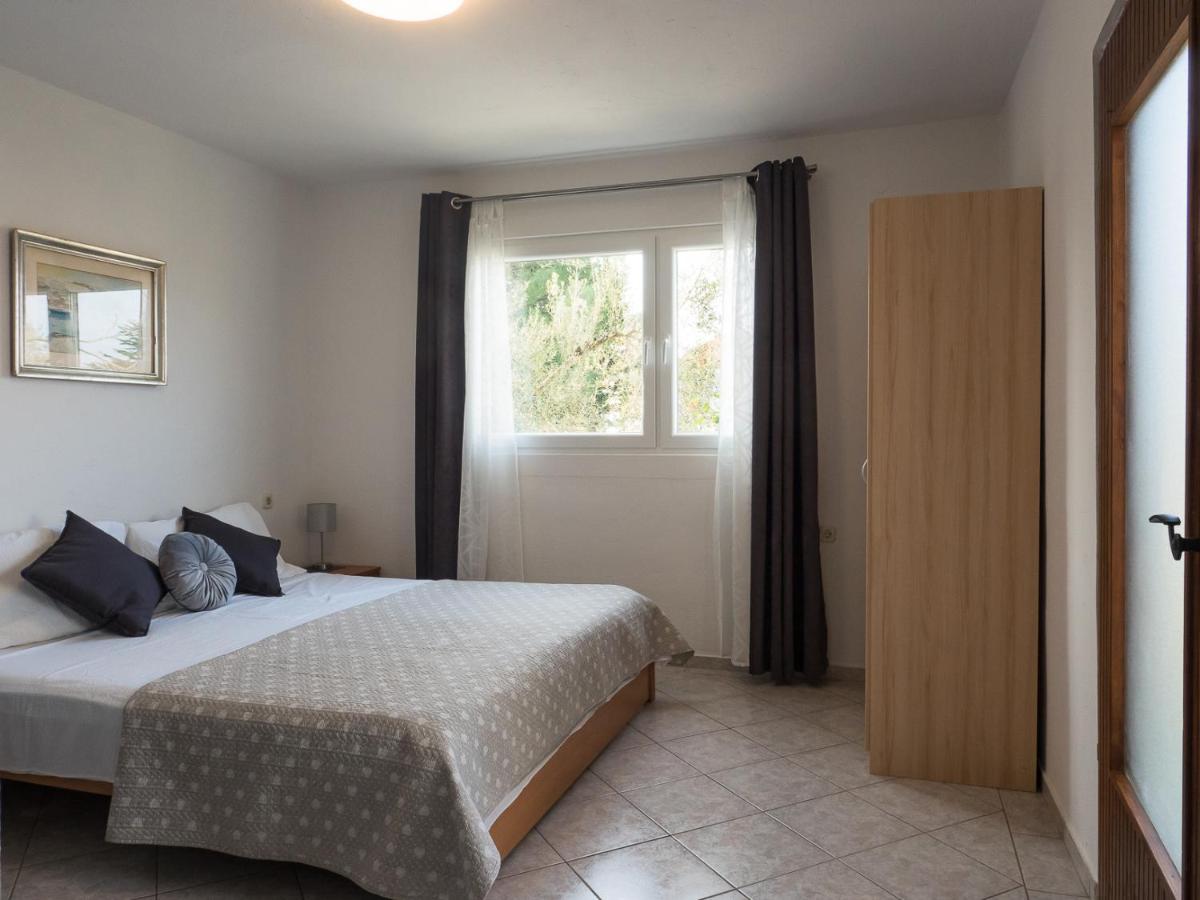 Apartments Summer Bloom Кърк Екстериор снимка