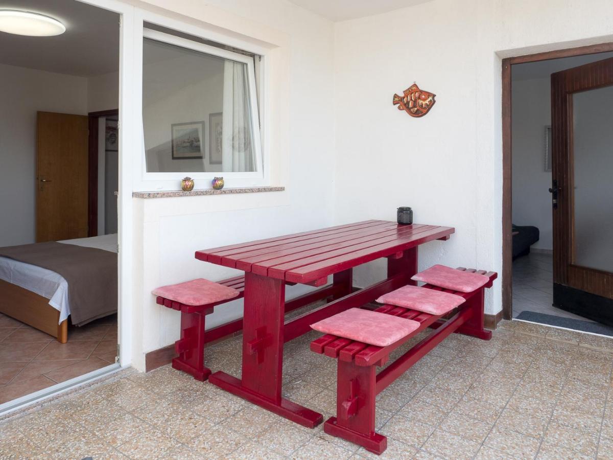Apartments Summer Bloom Кърк Екстериор снимка