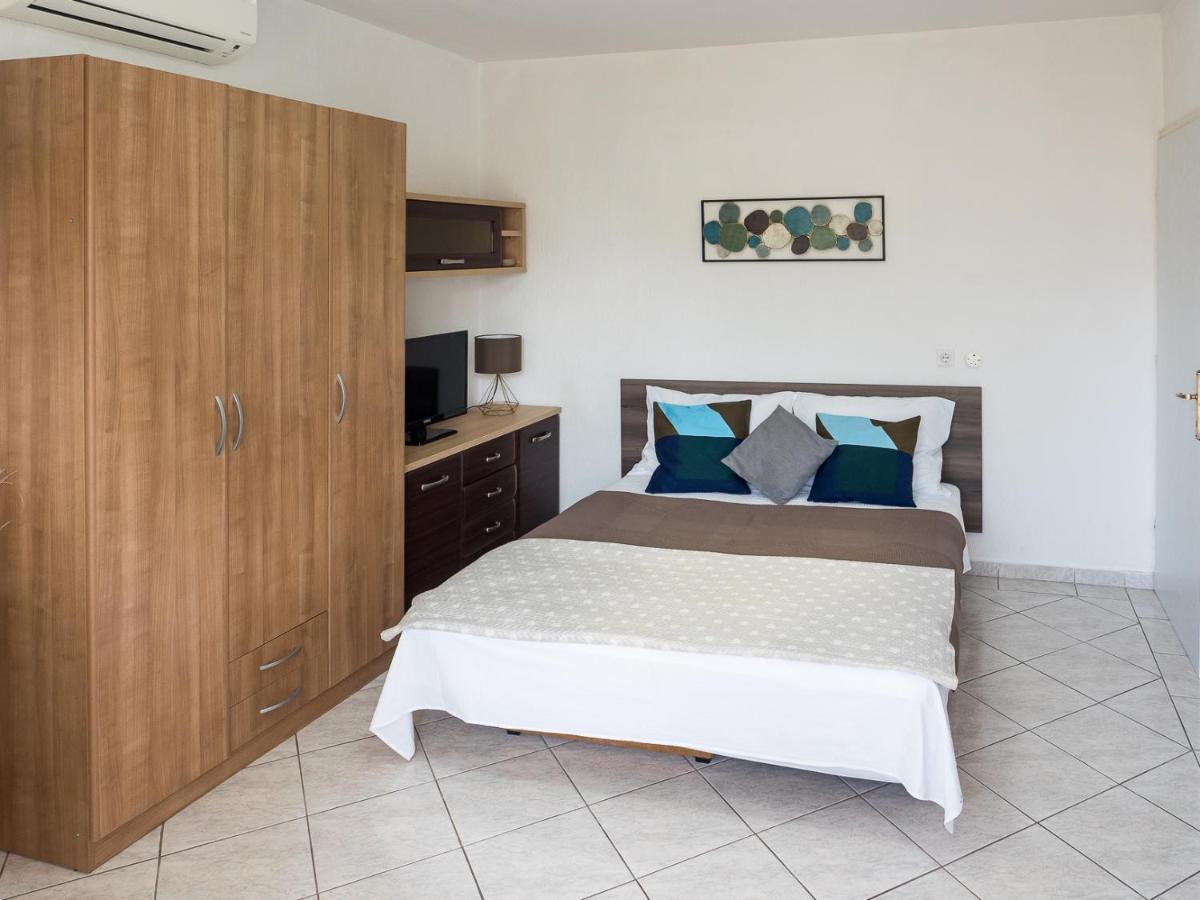 Apartments Summer Bloom Кърк Екстериор снимка